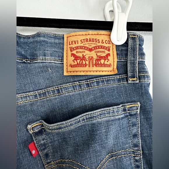 Levi Size 26 High Rise Bootcut Jeans - Picture 2 of 4